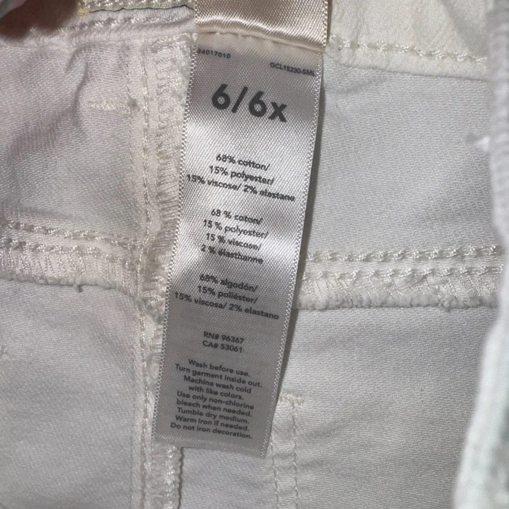 Oshkosh B’gosh Boys 6 White Shorts